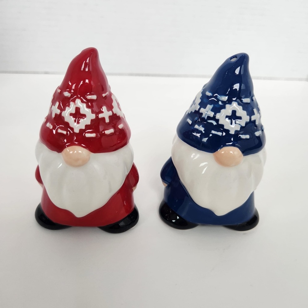 New in box salt pepper shakers ceramic gnome holiday